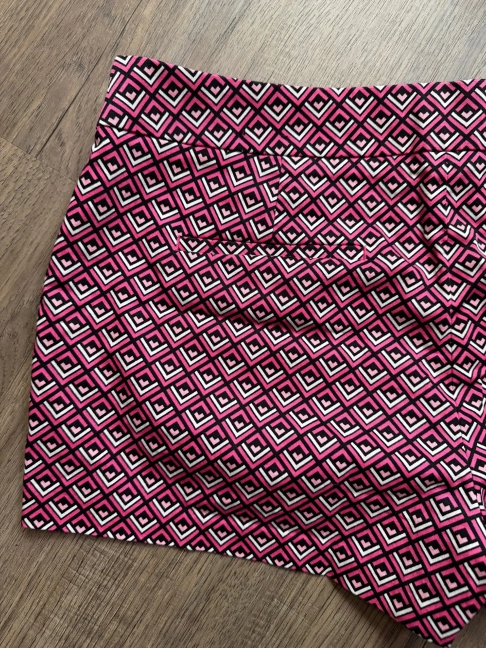 Express Pink Geometric Side Zip Casual Shorts - Size 8 - Picture 9 of 10